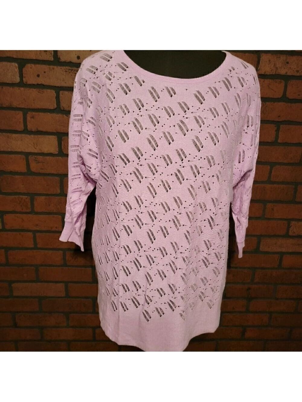 Dana Buchman scoop Neck 3/4 sleeves - Size LG. Purple.
